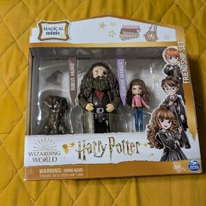 Harry Potter Magical Minis Hagrid and Hermione Set - Brown and Pink
